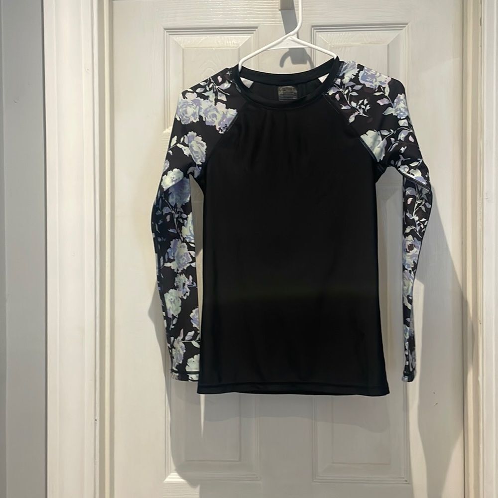 Volcom SPF swim protection top SZ small long sleeve